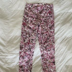 NWOT
SIZE 4
Womens lululemon leggings 

#workout #LULULEMON #leggings